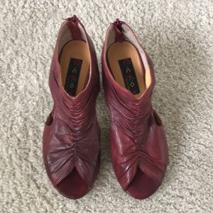 Everybody by Moda leather heels